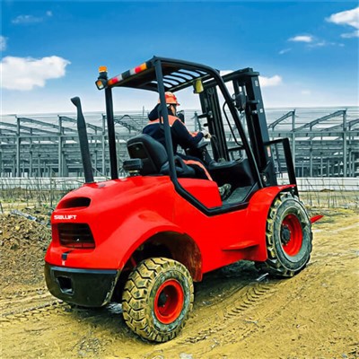 3 tonnu nelīdzena apvidus autoiekrāvējs