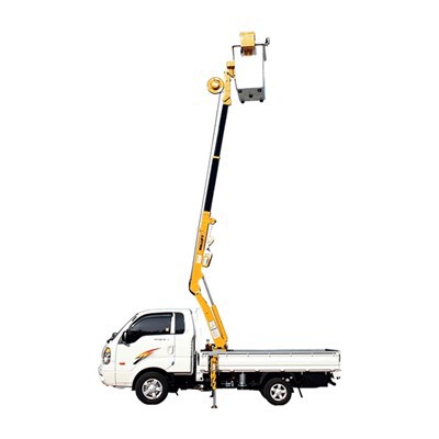 Ce sertificēta mežsaimniecības kausa kravas automašīna